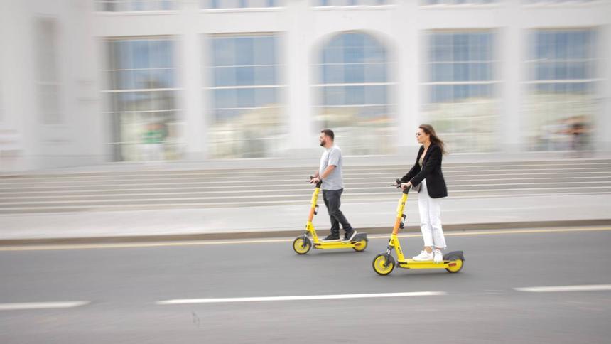 В России появятся «выделенки» для самокатов