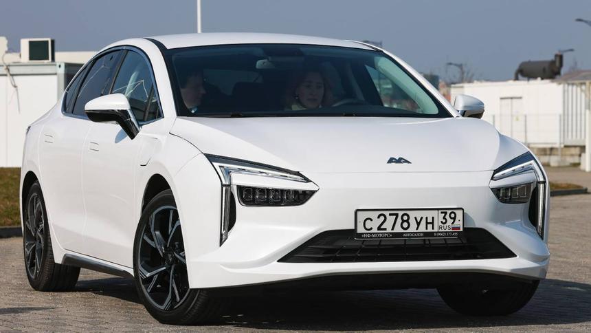 В России представлен отечественный «Амберавто А5»