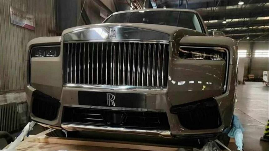 Обновленный Rolls-Royce Cullinan подловили без камуфляжа