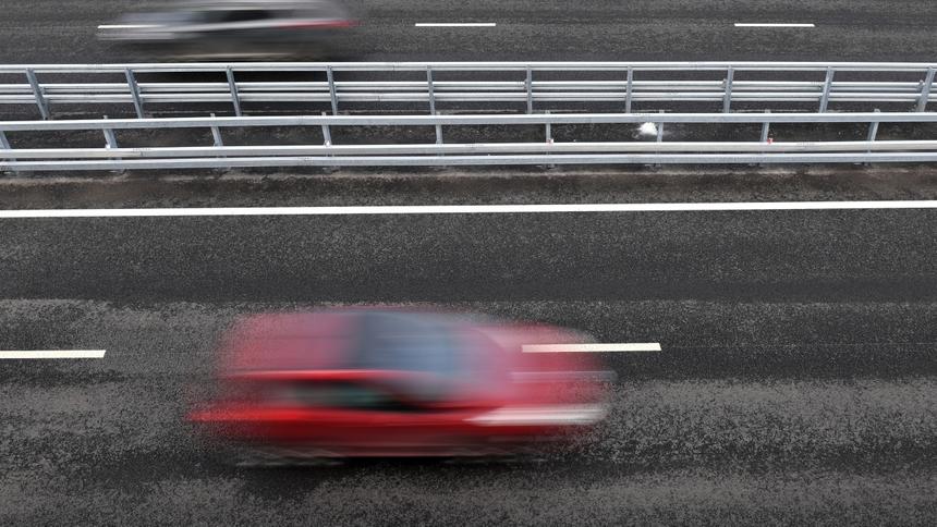 Юрист объяснил, когда штрафуют за пересечение прерывистой разметки