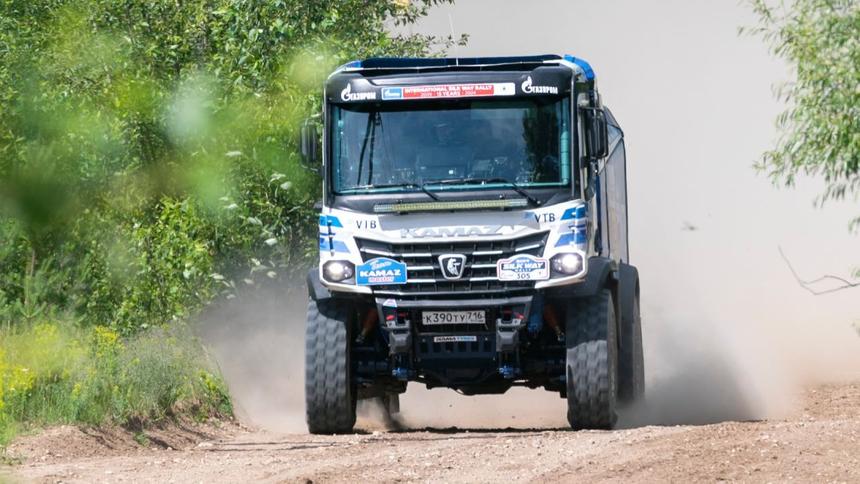 В гоночных КамАЗах стало больше российских деталей