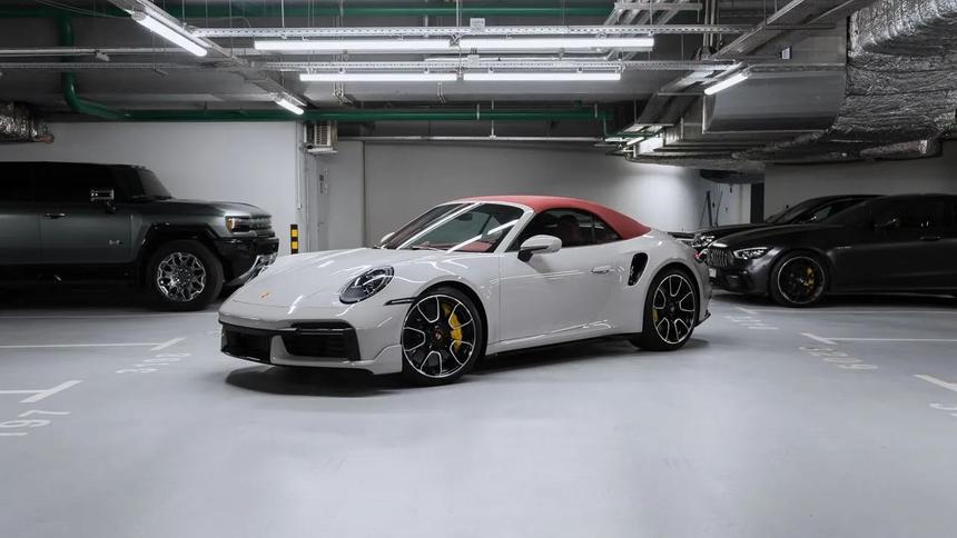 Кабриолет Porsche 911 Turbo S продают за 45 350 000 рублей