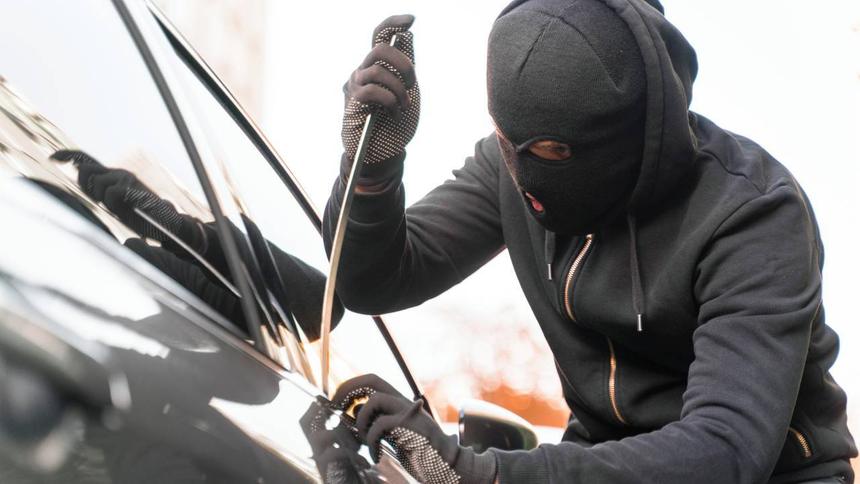 Названа причина роста угонов отечественных машин