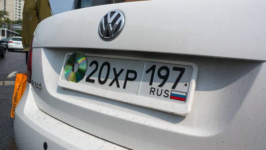 Лишать водителей прав за сокрытие номеров на парковке не будут