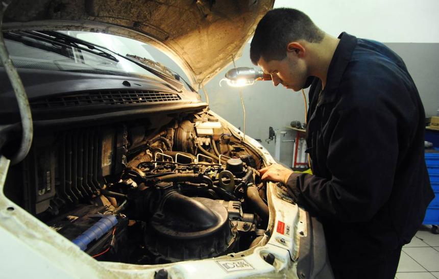 Эксперт назвал дешёвую деталь, которая увеличивает расход бензина