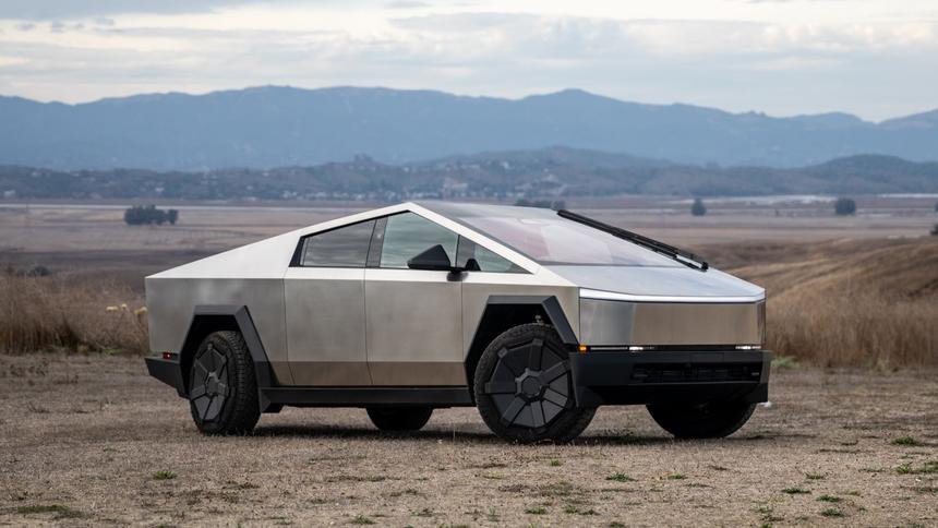 Как Tesla эволюционировала от скромного стартапа до популярного бренда