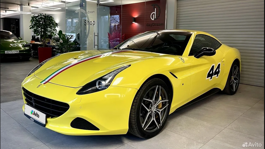 В СПб продают Ferrari California T
