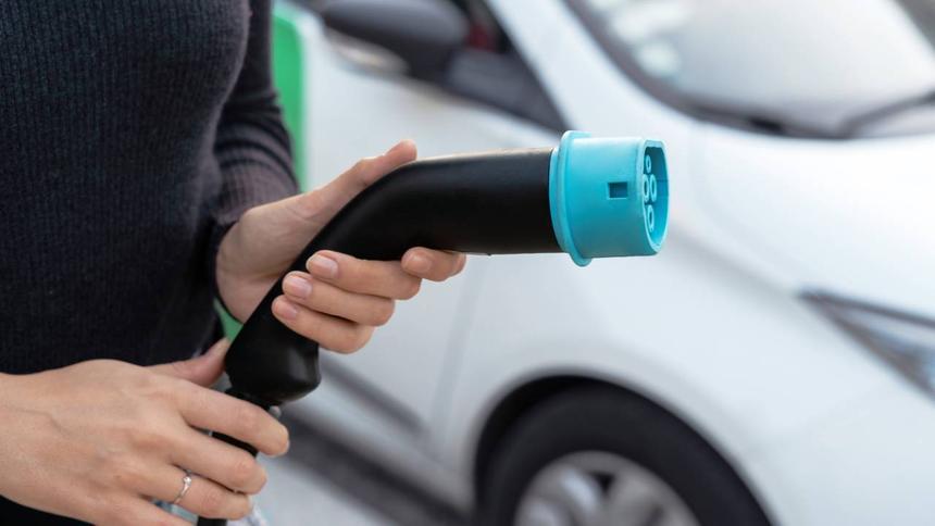 Мишустин оценил прогресс российских электрокаров