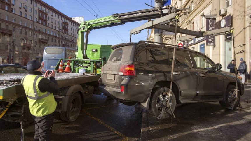 Власти отказались предупреждать водителей об эвакуации их машин