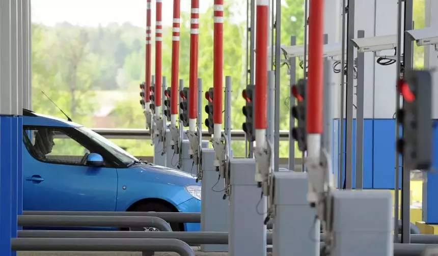 Водителям напомнили о новых правилах оплаты проезда на платных трассах