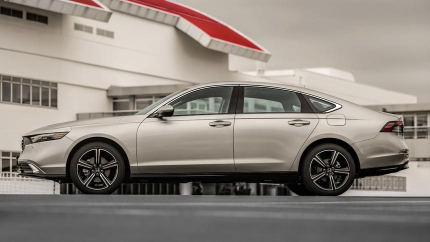 Возраст имеет значение. Какие машины покупают водители разных поколений