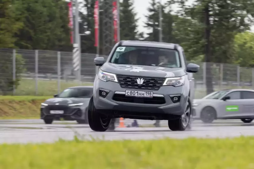 В России назвали лучшие внедорожники и кроссоверы 2024 года