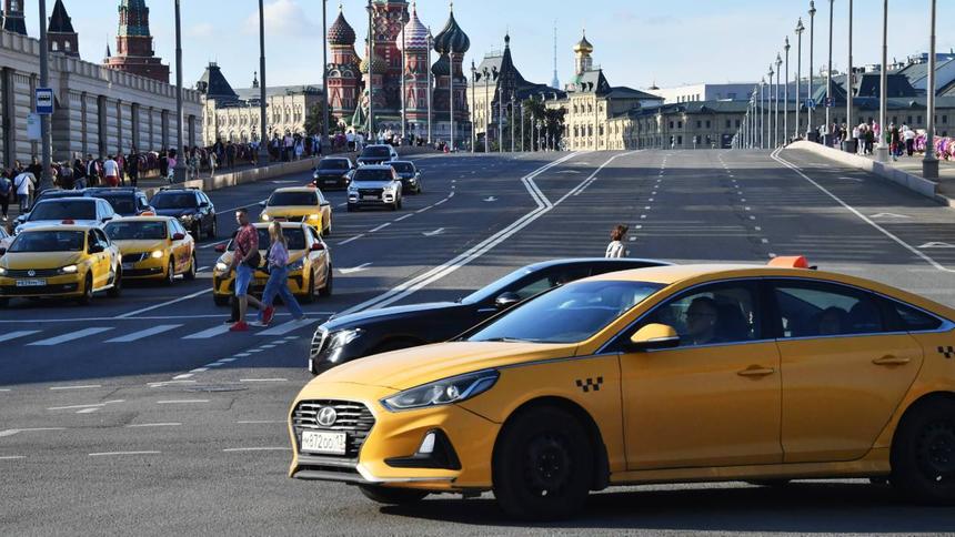 В России таксистам запретят повышать цены в дождь и снегопад
