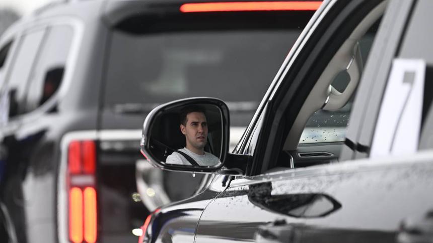 В России водителей начнут штрафовать за курение за рулём