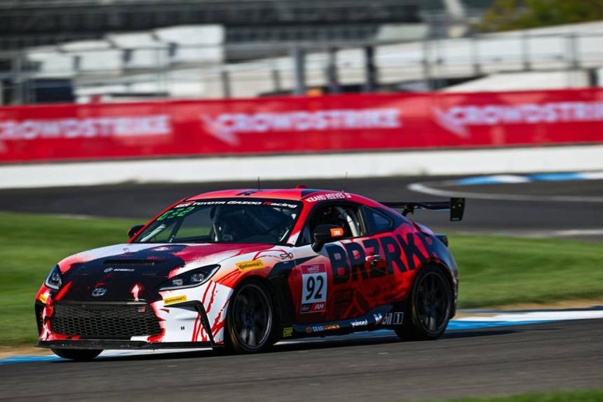 Дебютируя в профессиональных автогонках, актёр Киану Ривз чуть не разбился