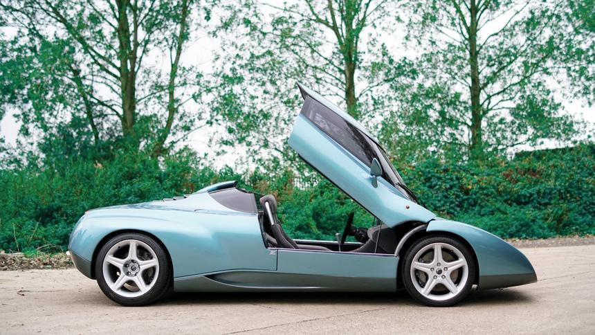 Чайки, бабочки, соколы — названия автомобильных дверей. Что они означают