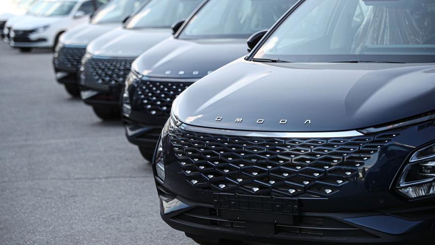 В России вырос спрос на покупку новых машин у официальных дилеров