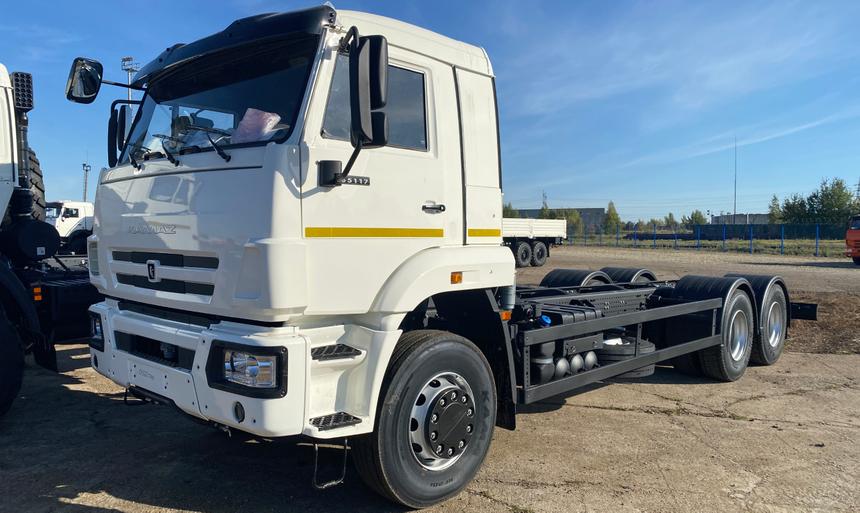 Недорогой, но мощный: КамАЗ представил новый грузовик