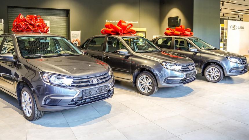 Кто дешевле: в Белоруссии начались ценовые войны между Geely и Lada