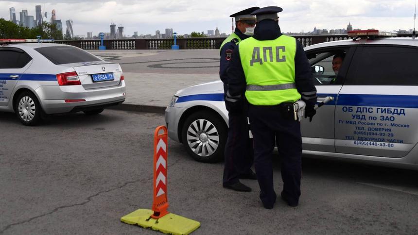 Как накажут, если уехать, когда гаишник остановил и не подходит