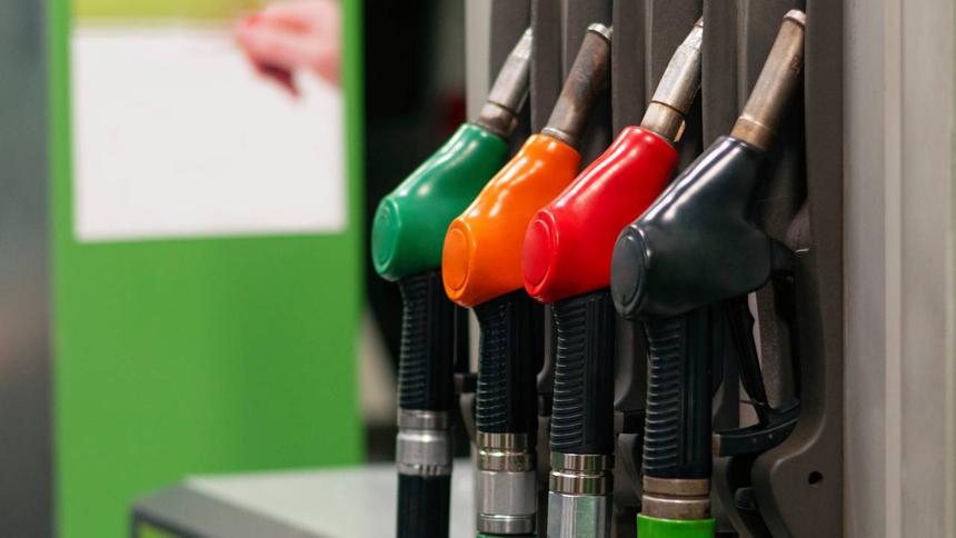 Механик объяснил, чем опасен дешёвый бензин АИ-92 для машин