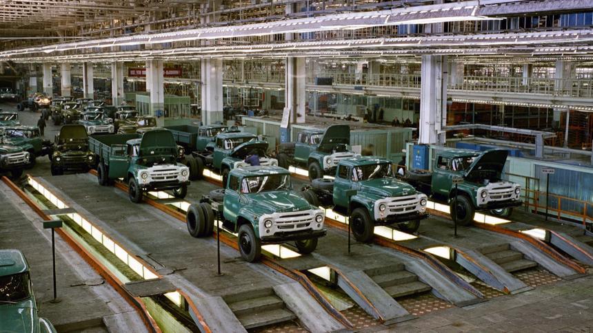 В идеальном состоянии: в Подмосковье продают десятки грузовиков ЗИЛ-ММЗ