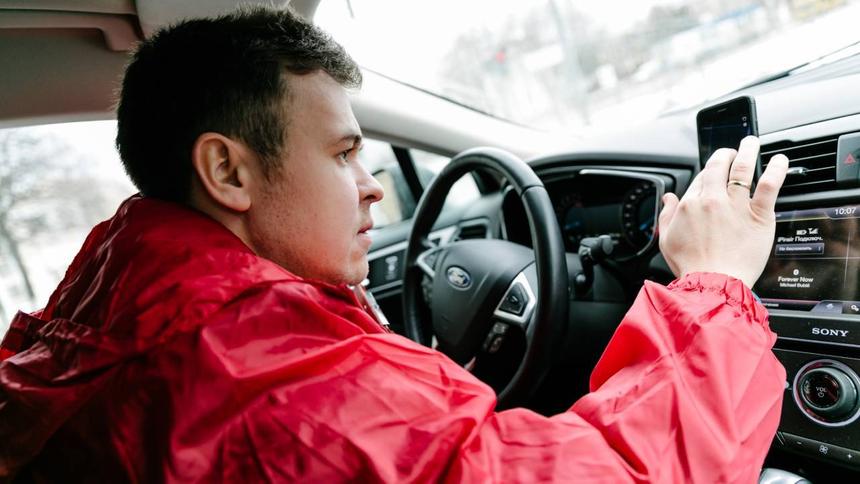 В России создали навигацию с проекцией на лобовом стекле