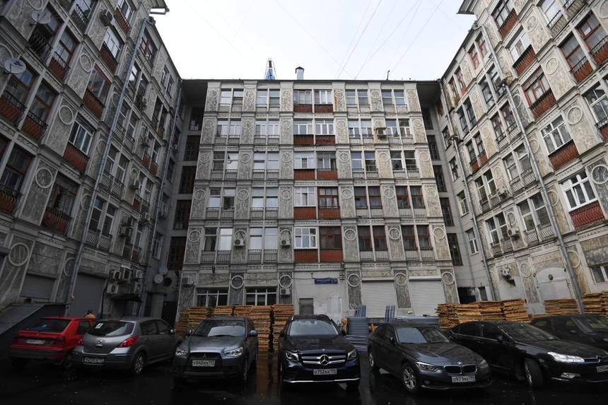 Эксперты напомнили о штрафах за парковку во дворах