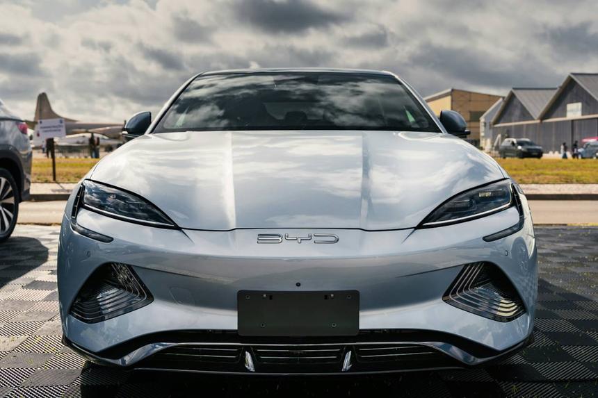 BYD впервые обогнал по продажам компанию «большой тройки» США