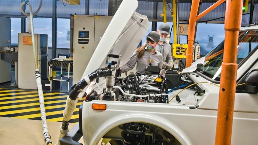 АвтоВАЗ — о запасах машин, китайском нашествии и разгоне цен