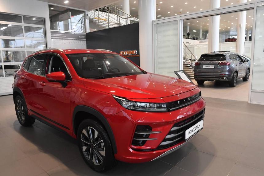 Дилеры объяснили переизбыток машин на складах к концу года