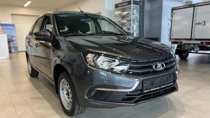 Дилеры раскрыли новые цены на Lada Granta и Niva в 2025 году