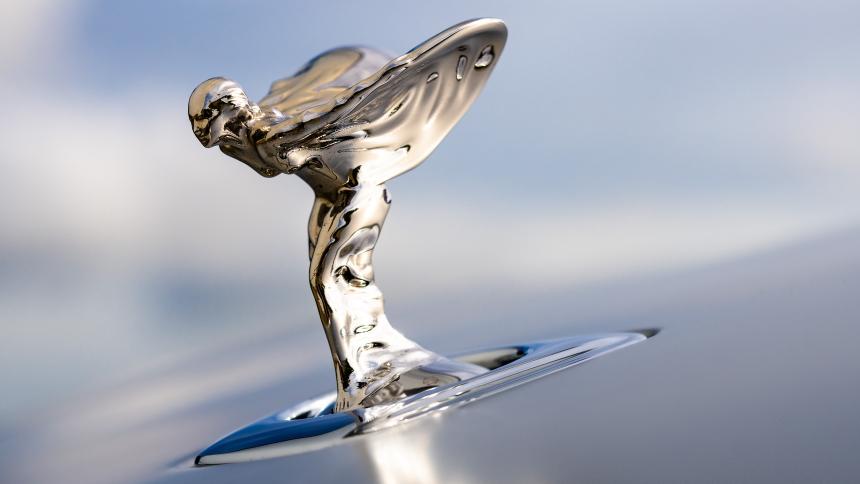 Электрокар Rolls-Royce Spectre впервые опередил по продажам Cullinan