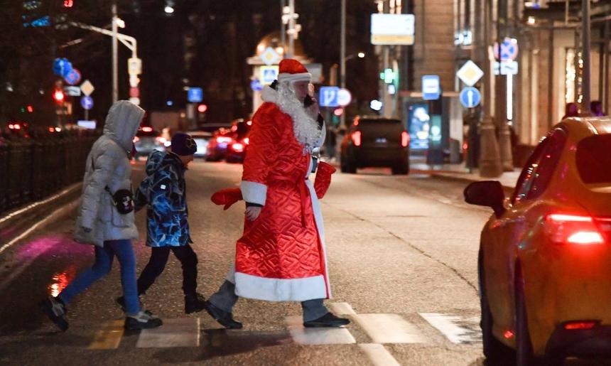 Водителям разъяснили, нужно ли ждать, пока пешеход уйдёт с перехода