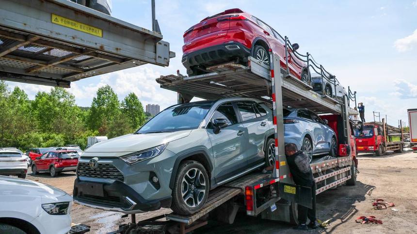 В ФТС назвали требование о доплате пошлин на серые иномарки фейком