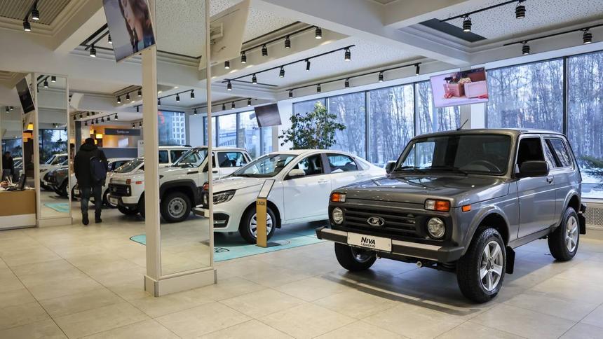 Выпуск легковых машин в России вырос на 38% в 2024