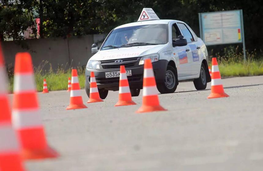 В Думе рассматривают возможность сдавать на права экстерном