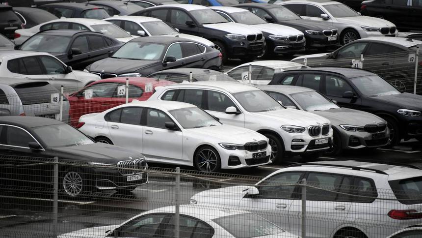 Россияне массово избавляются от премиальных машин