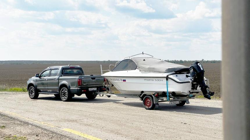 Для пикапа JAC T9 можно заказать фаркоп, лебёдку и лопату