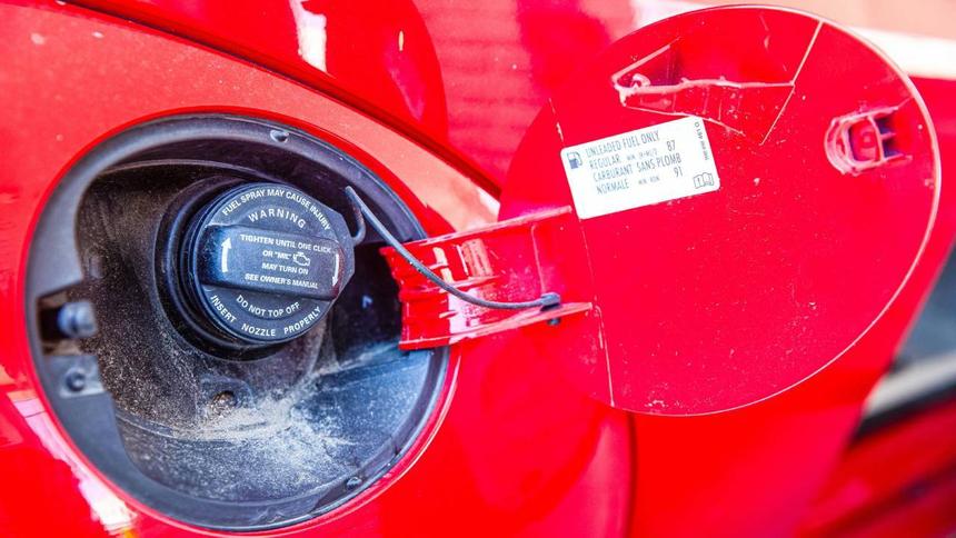 Водителям объяснили, как удалить воду из бензобака