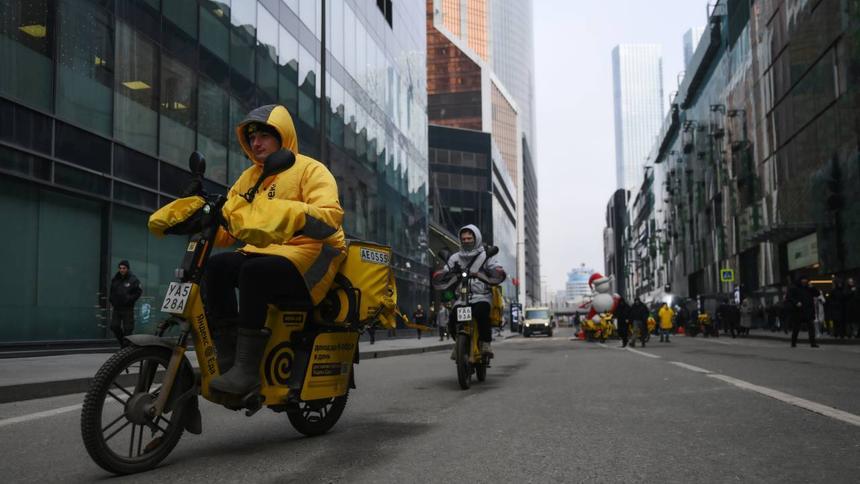 В России призвали приструнить велокурьеров-лихачей