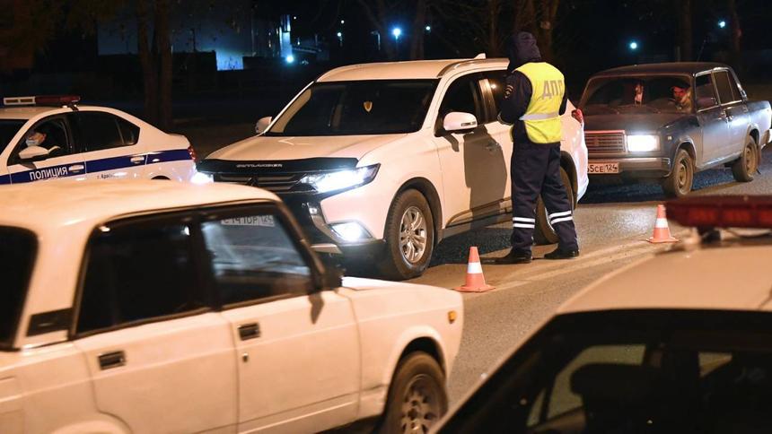 КС проверит законность конфискации машин у супругов