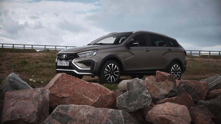 АвтоВАЗ начинает продажи Lada Vesta в Иране