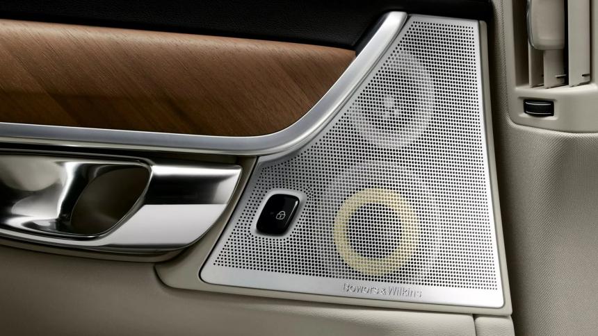 Volvo уличили в установке поддельных динамиков Bowers&Wilkins