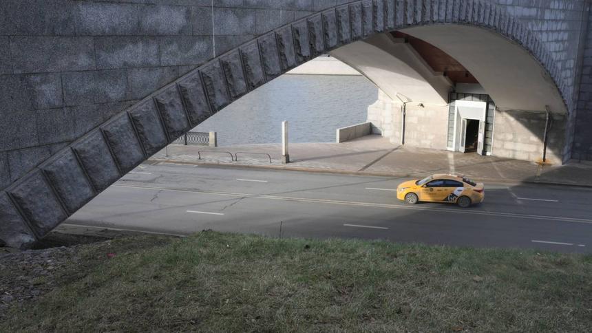 Москвичей предупредили о грядущем жёстком дефиците таксистов