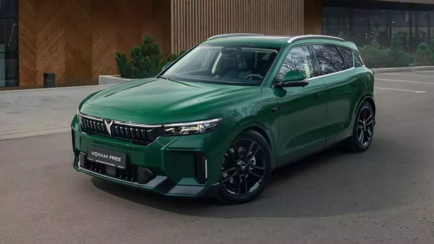 В России официальные автомобили Voyah Free теперь стоят дешевле «серых»