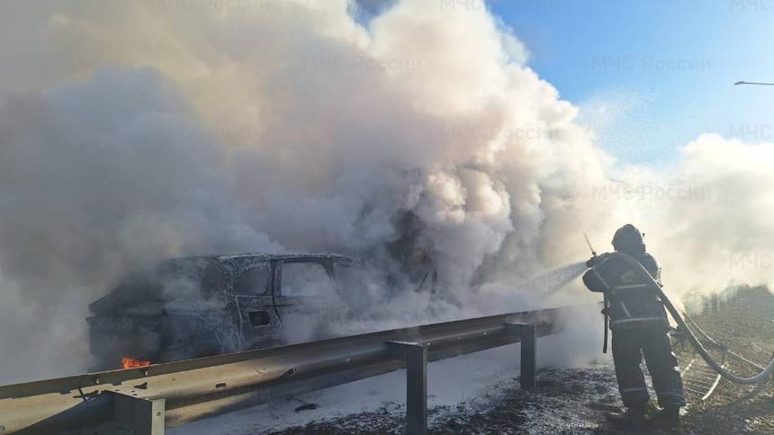 Трассу М-12 перекрыли из-за грандиозного пожара