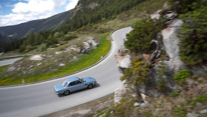 Автомобилистам напомнили, как правильно тормозить на извилистой дороге