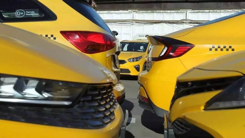 ФАС призвали дать правовую оценку локализации автомобилей в такси