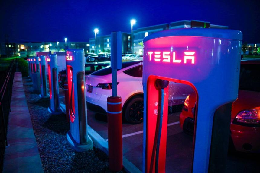 Tesla выходит на рынок Саудовской Аравии